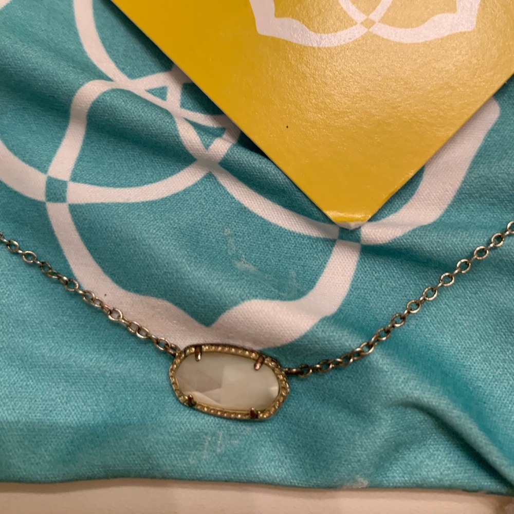 Kendra Scott necklace